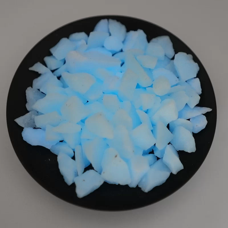 人工着色された夜光石舗装床