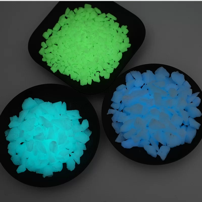 人工着色された夜光石舗装床