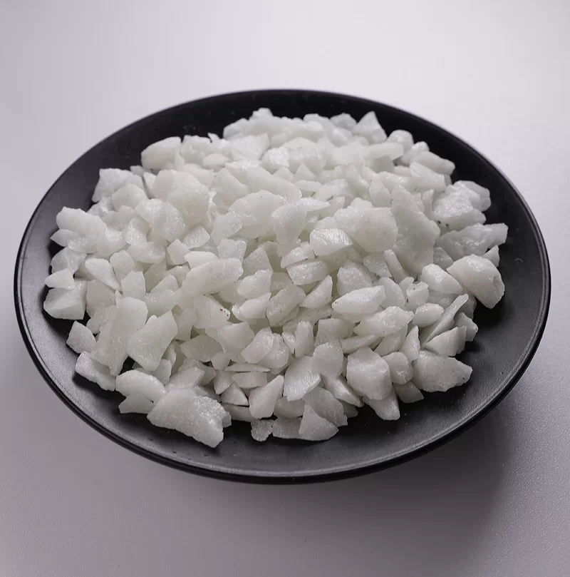 人工着色された夜光石舗装床